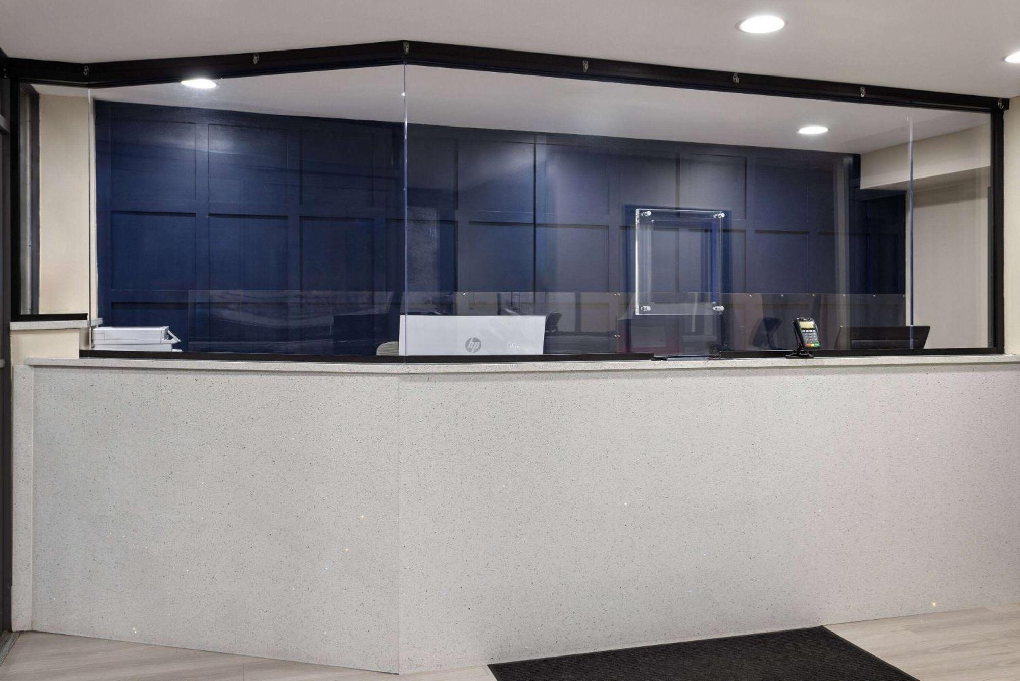 Travelodge By Wyndham Manhasset Exterior foto