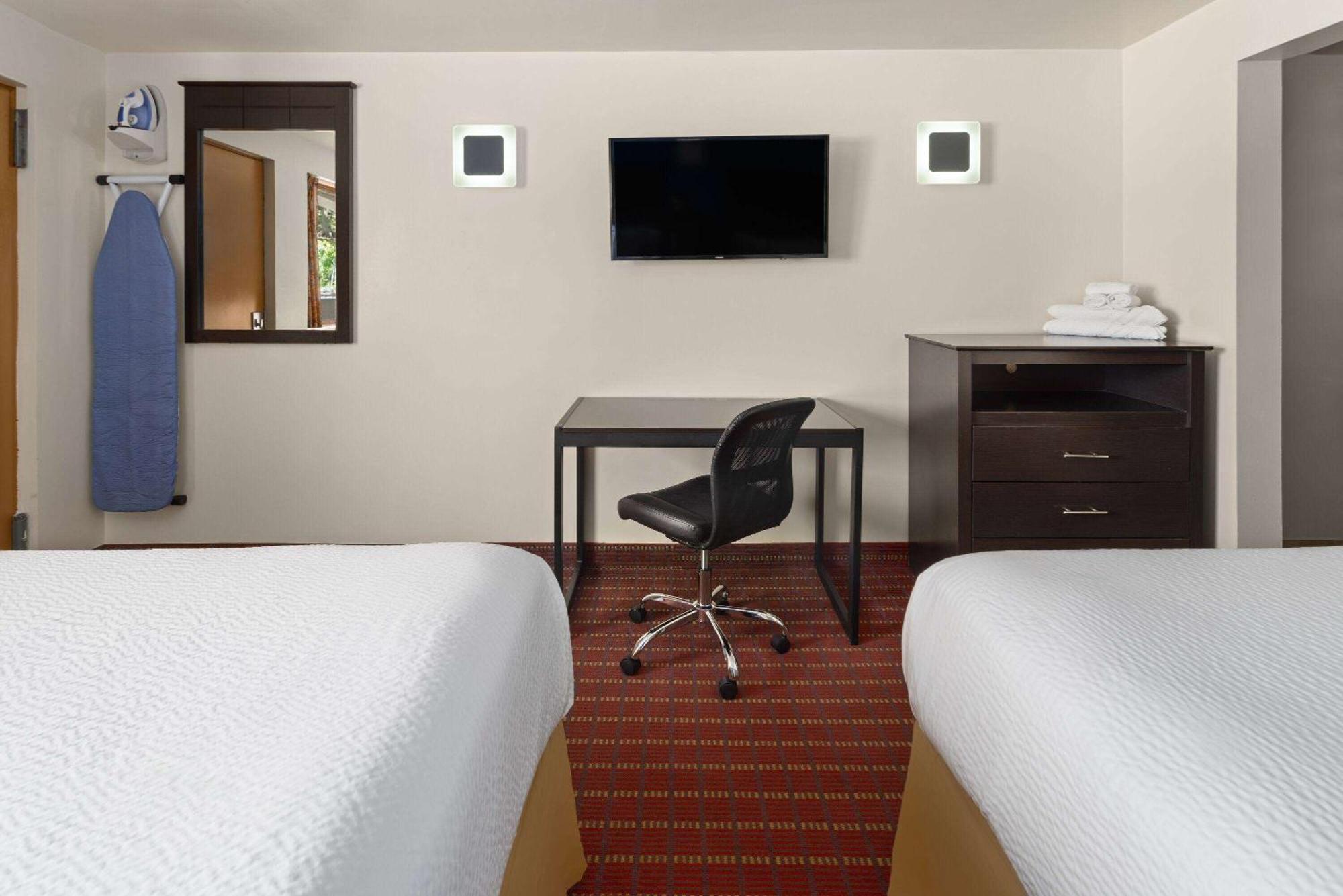 Travelodge By Wyndham Manhasset Exterior foto