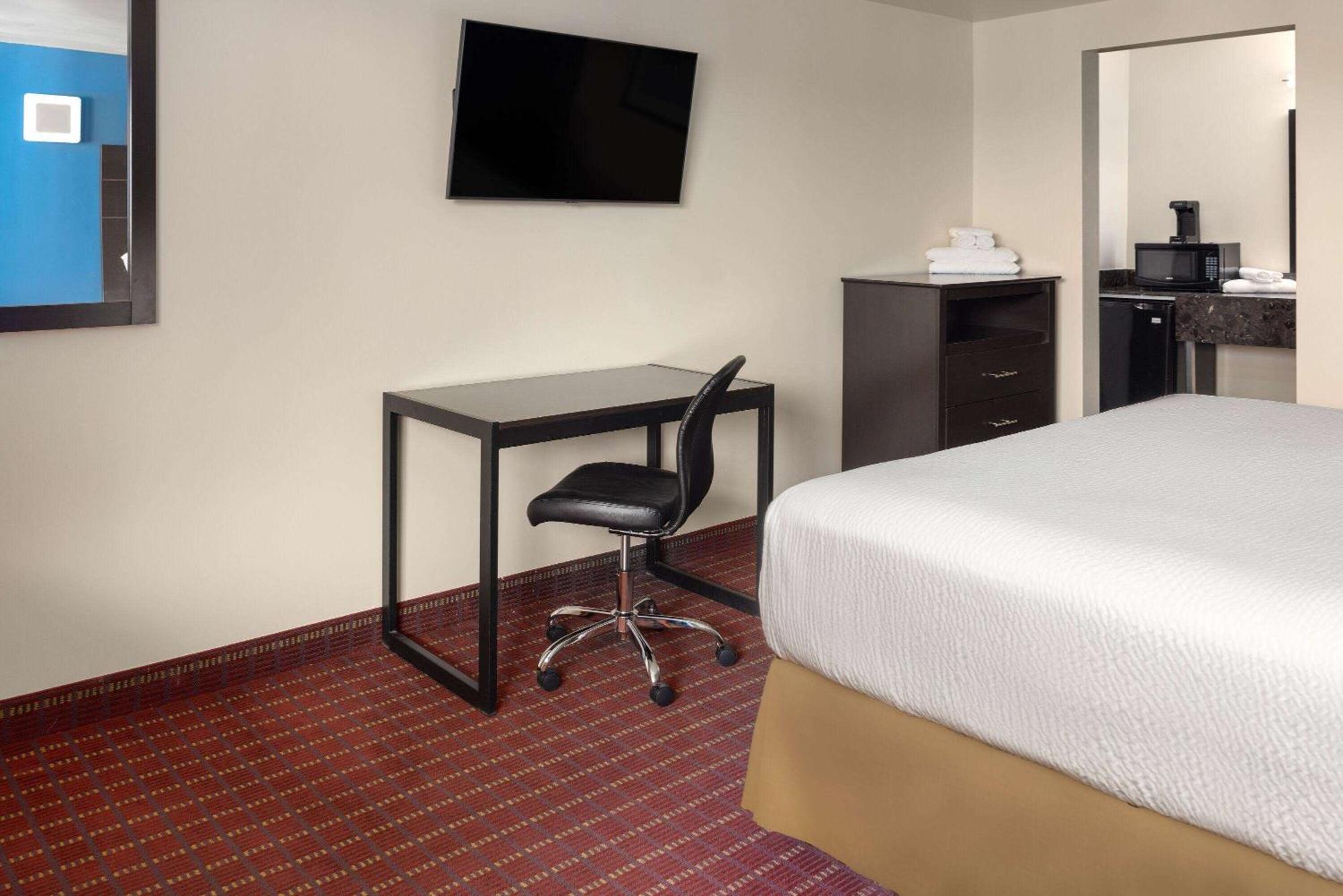 Travelodge By Wyndham Manhasset Exterior foto