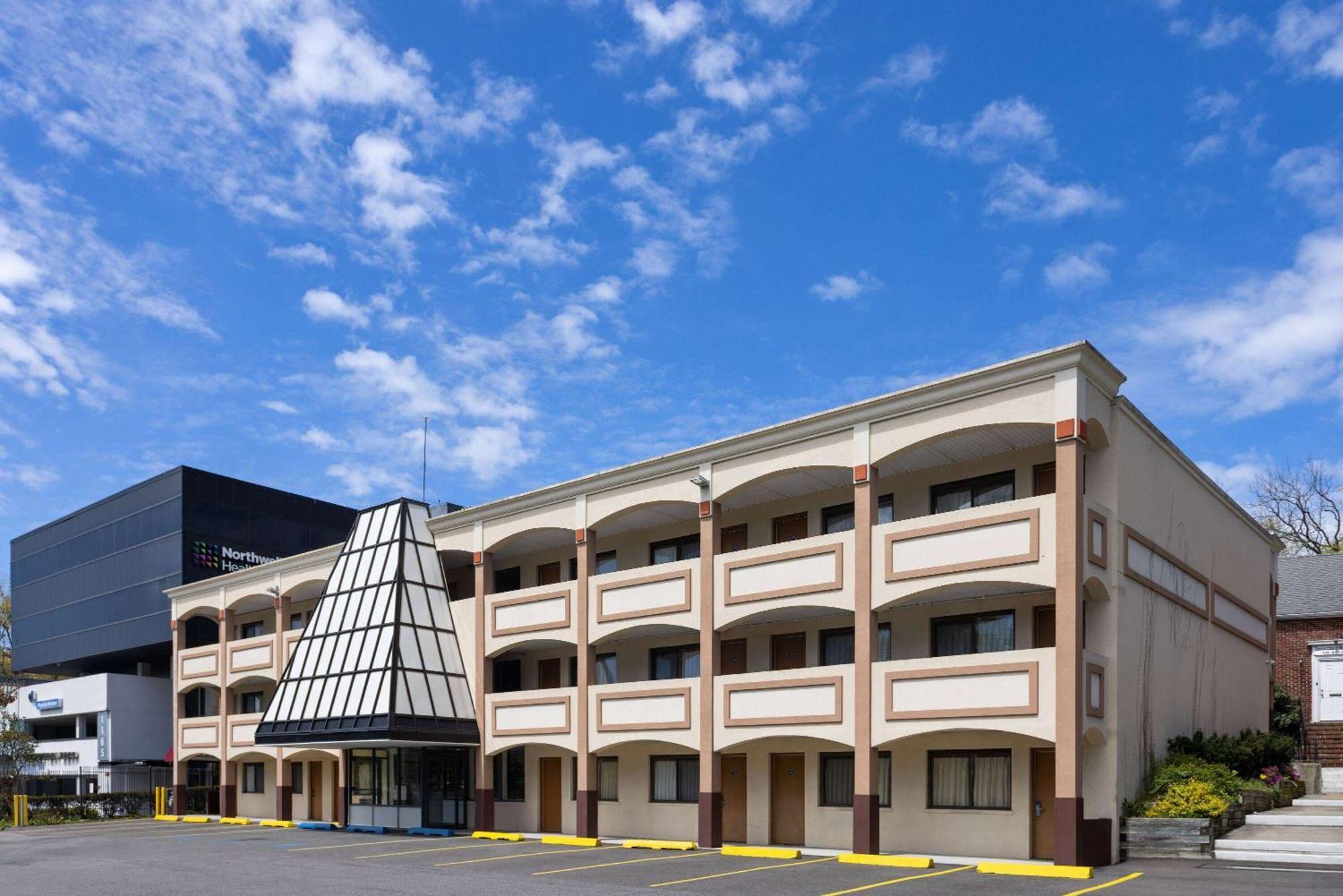 Travelodge By Wyndham Manhasset Exterior foto