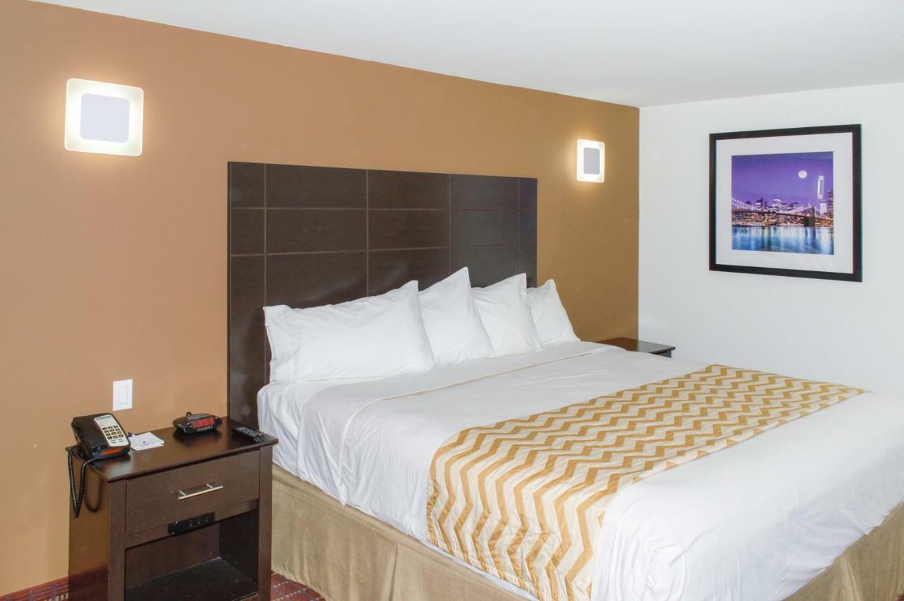 Travelodge By Wyndham Manhasset Exterior foto
