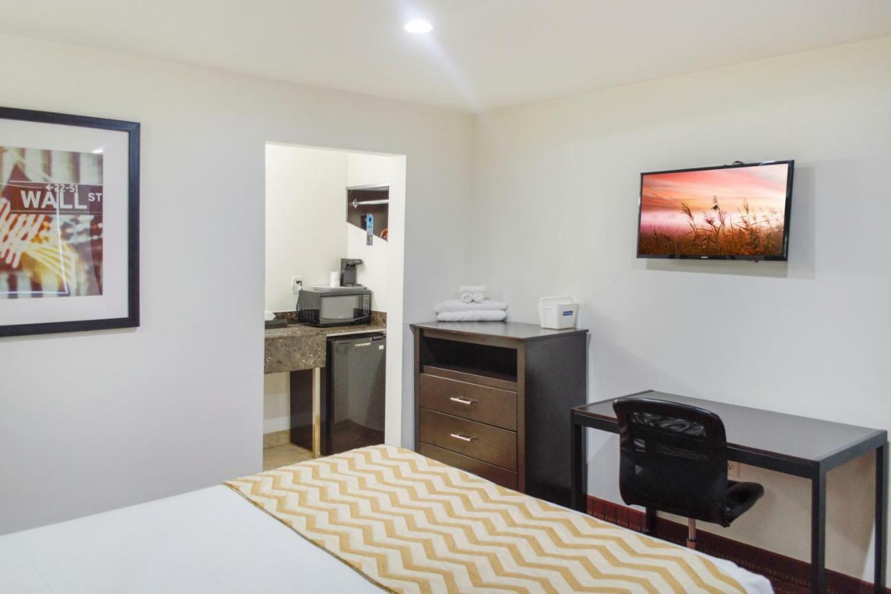 Travelodge By Wyndham Manhasset Exterior foto