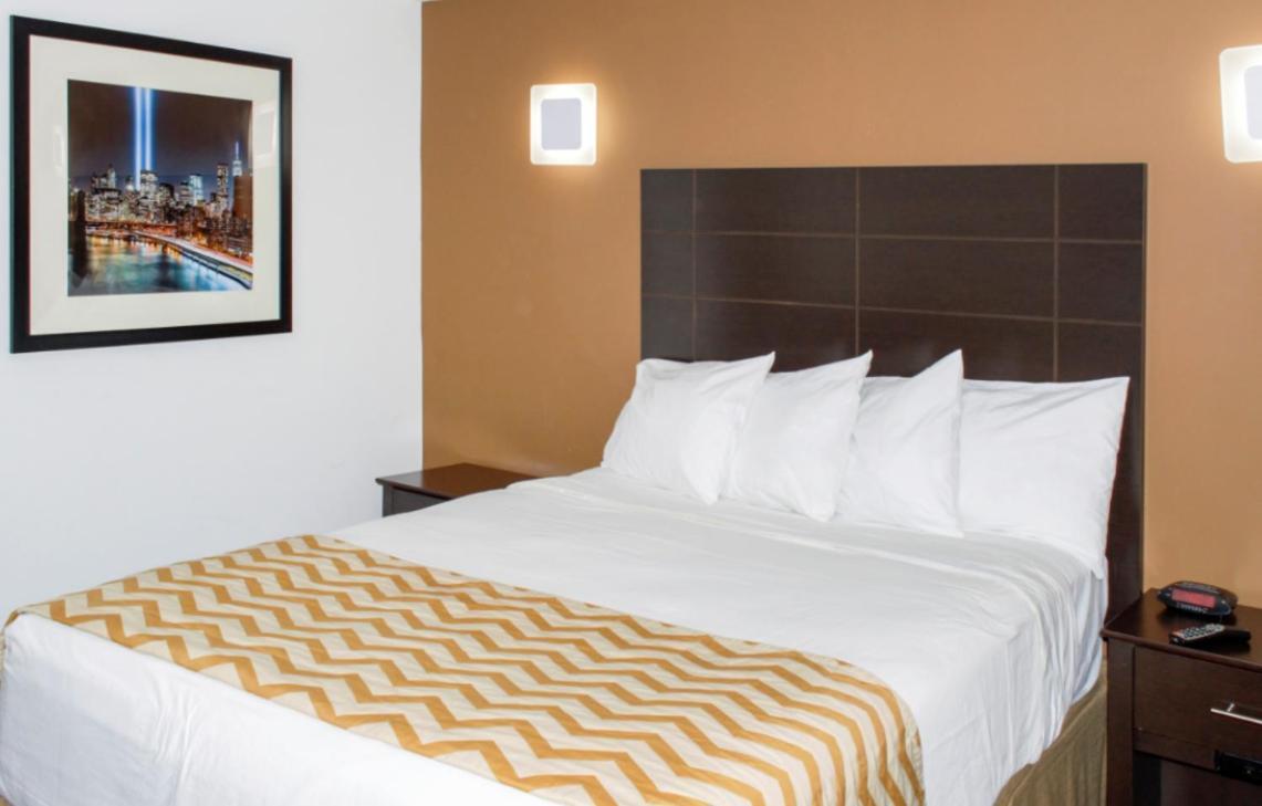 Travelodge By Wyndham Manhasset Exterior foto